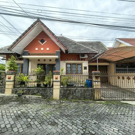 Mutiara Babarsari Homestay Jogja ジョグジャカルタ エクステリア 写真