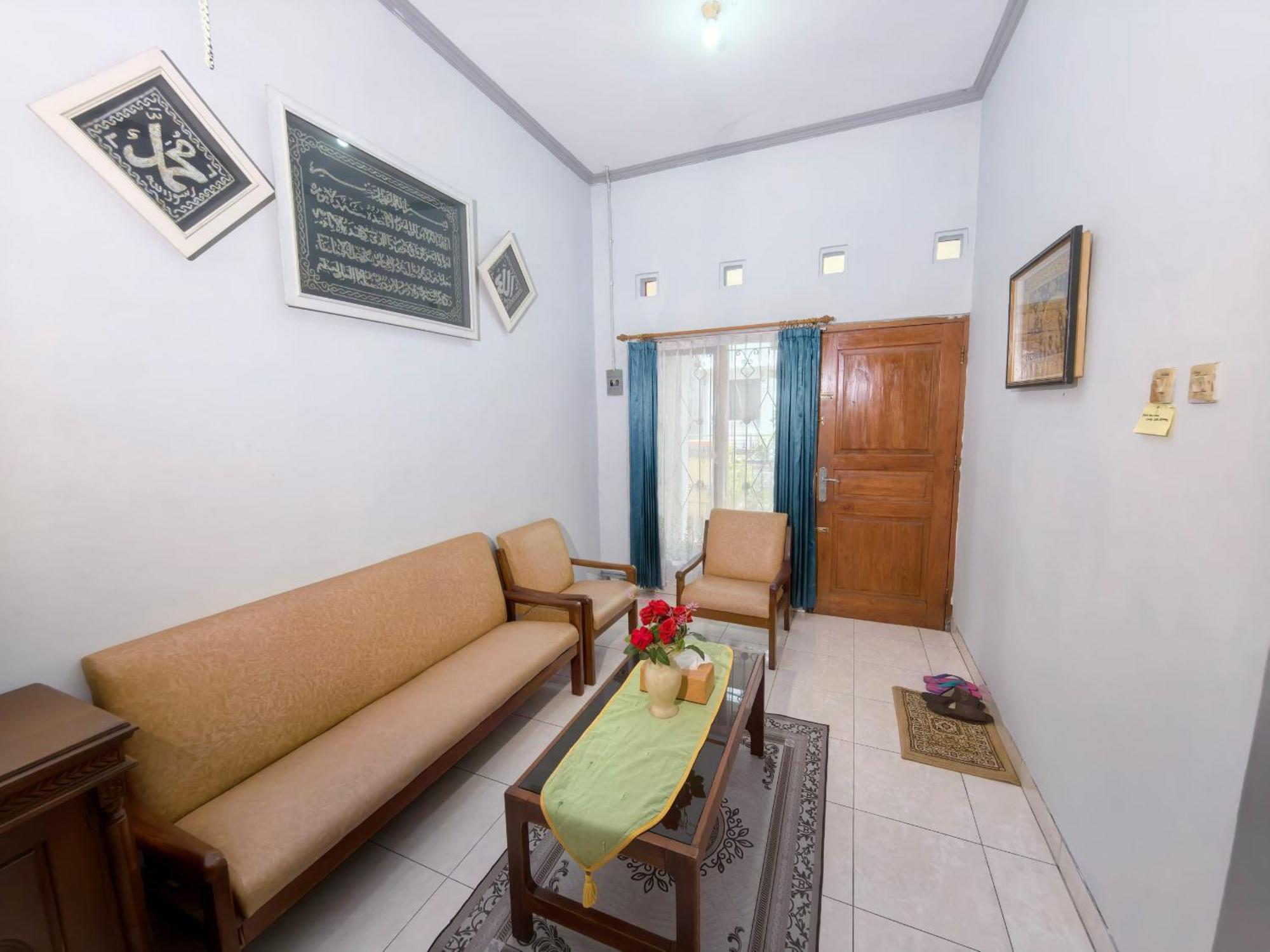 Mutiara Babarsari Homestay Jogja ジョグジャカルタ エクステリア 写真