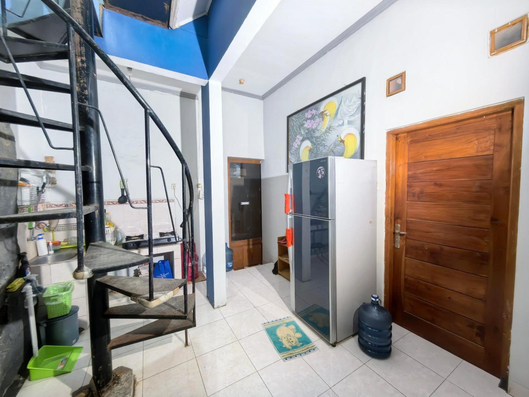 Mutiara Babarsari Homestay Jogja ジョグジャカルタ エクステリア 写真
